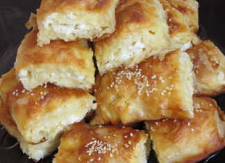 Τραγανή Τυρόπιτα