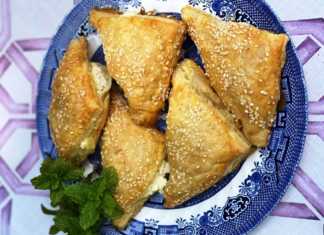 Τυρόπιτες με διακριτική γεύση δυόσμο