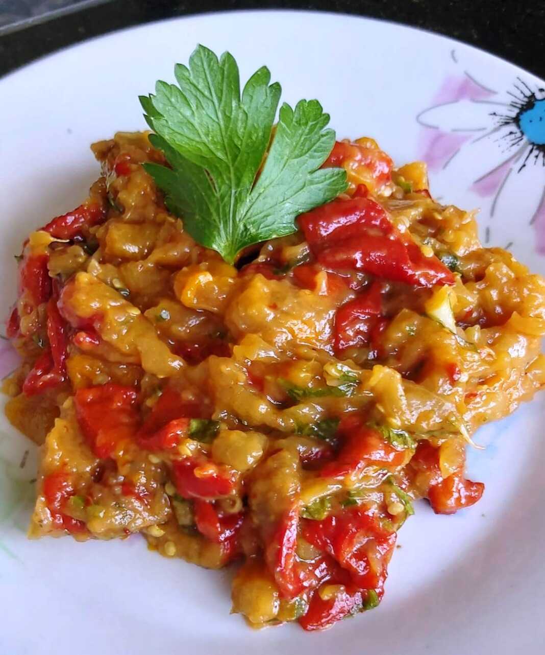 Σαλάτα από πιπεριές και μελιτζάνες