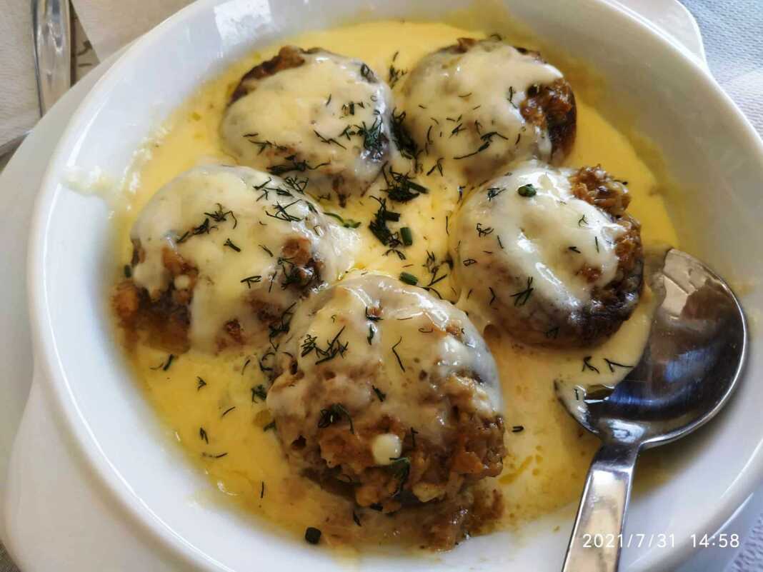 gemistaManitaria Μανιτάρια Γεμιστά με κρέμα γάλακτος και τυρί