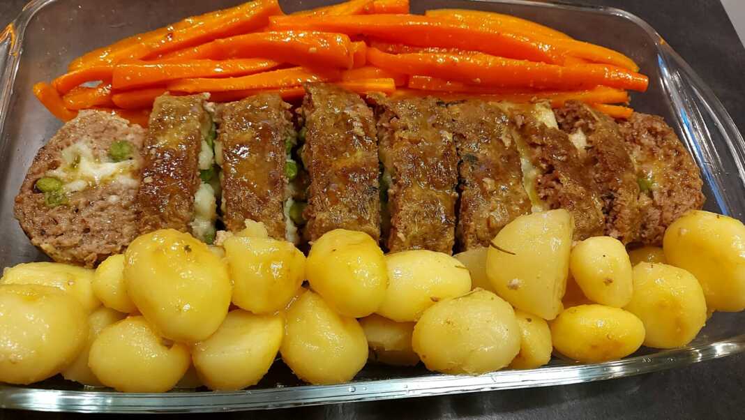 Ρολό κιμά με γέμιση μοτσαρέλα