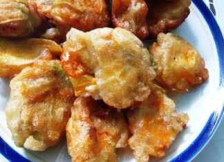 Κολοκυθοανθοί γεμιστοί με τυρί και σταφίδες