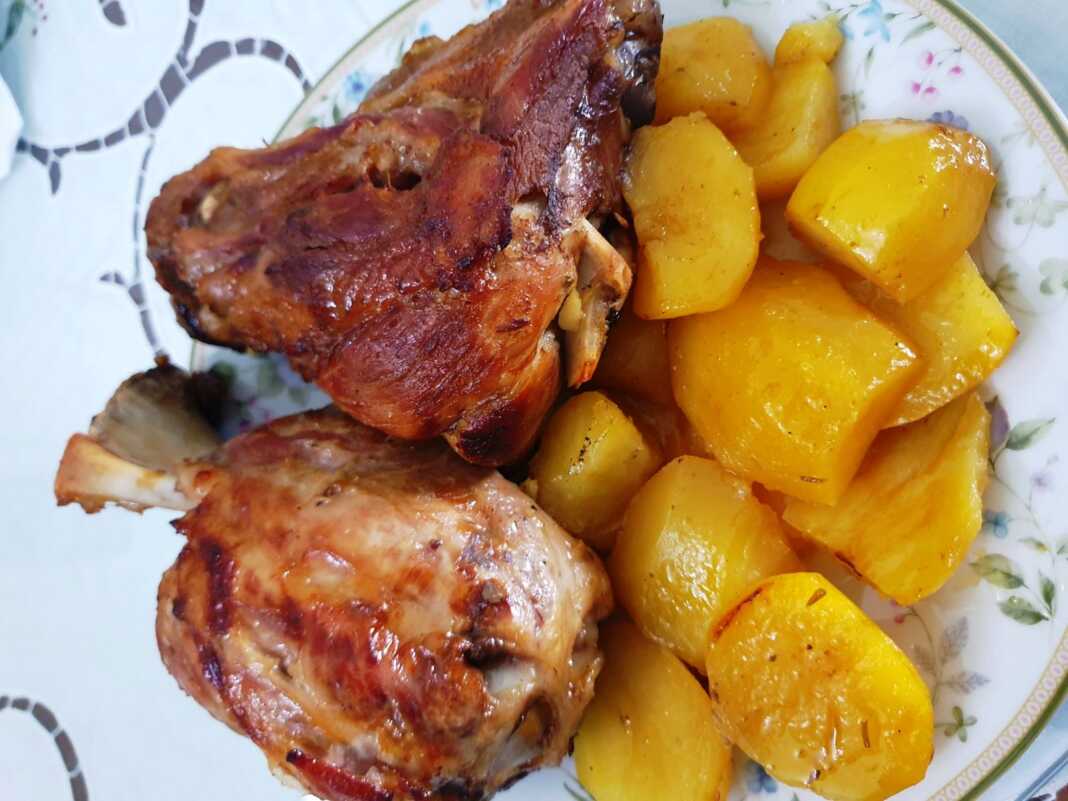 kotsi Κότσι χοιρινό με μέλι και μουστάρδα