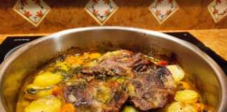 Μπριζόλες λαιμού με πάτατες στο φούρνο Μπριζόλες λαιμού με πάτατες στο φούρνο