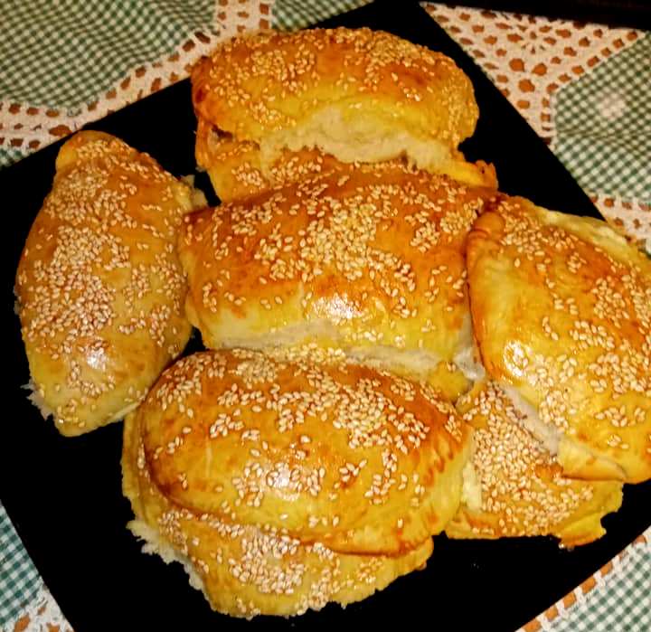 tiropitakiaKitrino tiri Τυροπιτάκια με κίτρινα τυριά