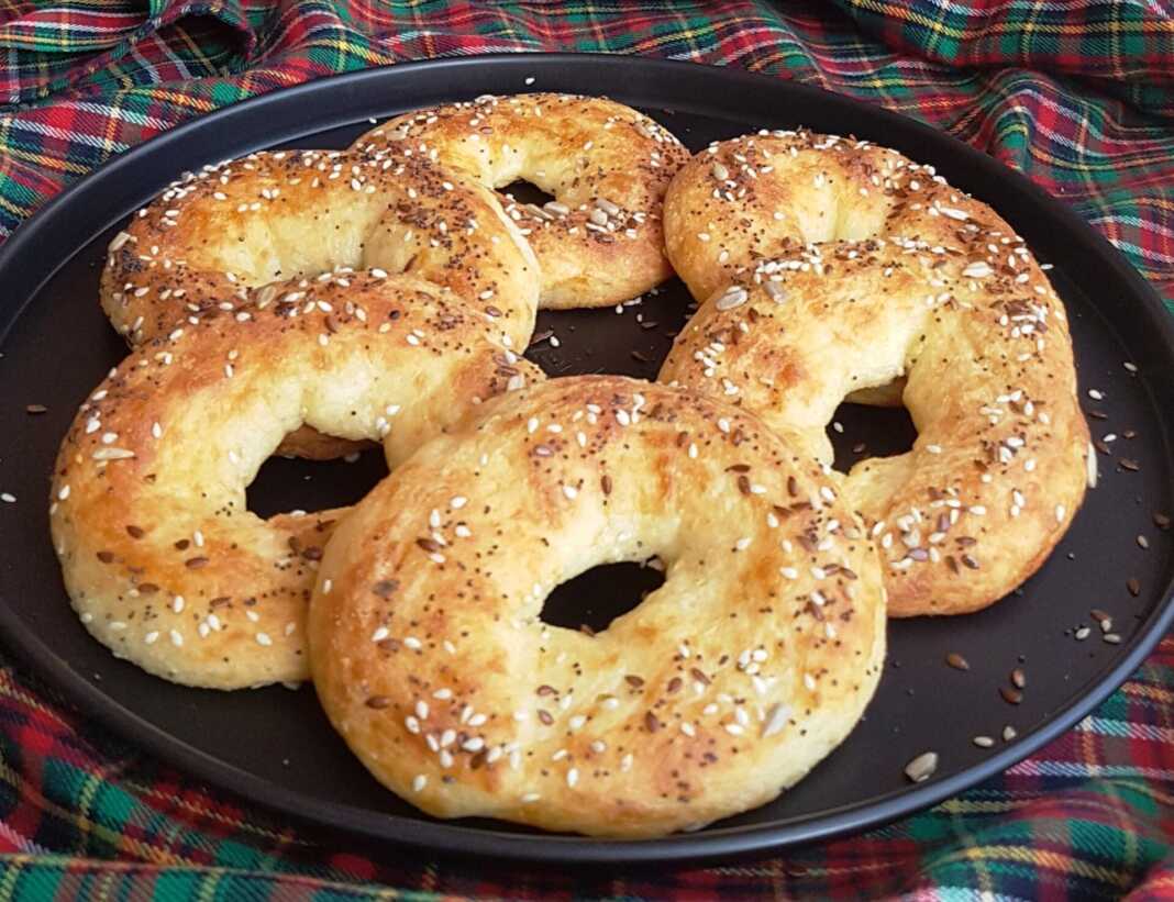 Κουλούρια με ζύμη μοτσαρέλα