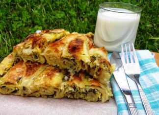 Παραδοσιακή σπειροειδής χορτόπιτα στο ταψί, με χρυσαφένιο τραγανό σπιτικό φύλλο και πλούσια γέμιση από σπανάκι και φέτα