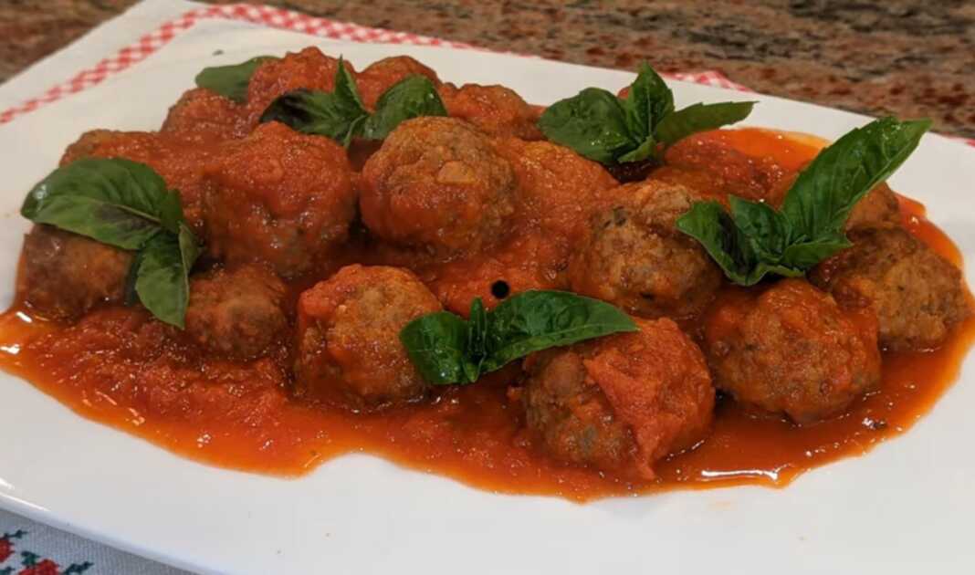 κεφτεδάκια κοκκινιστά