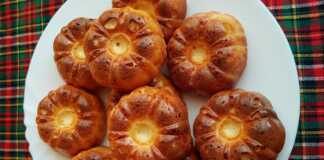 Κεκάκια με ζύμη μοτσαρέλα