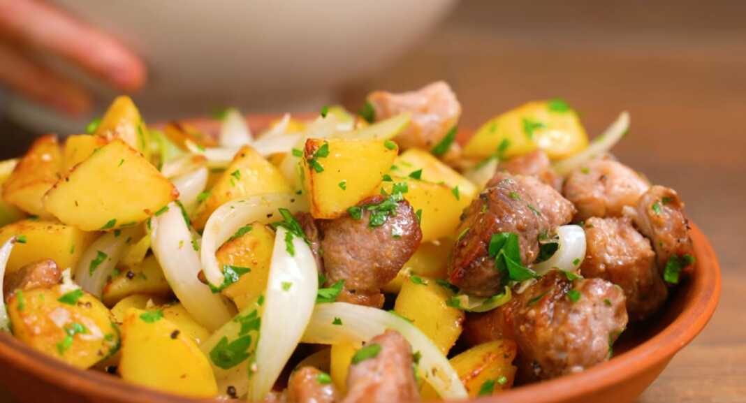 kreasPatatesTigani κρέας με πατάτες σε τηγάνι