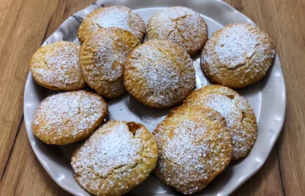 Μηλοπιτάκια με Μπισκοτένια Ζύμη