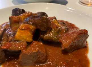 Mοσχάρι με μελιτζάνες