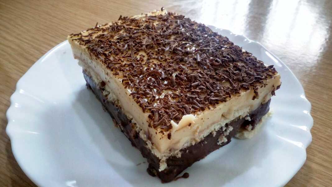 Μπισκοτογλυκό με 2 κρέμες και σοκολάτα