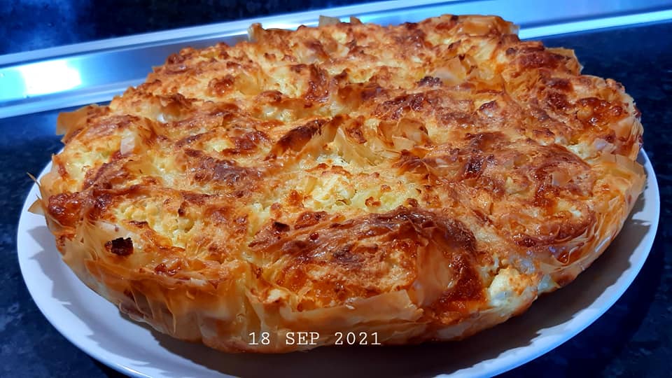 Πίτα - Τριαντάφυλλο με τυριά