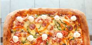 Πίτσα στο ταψί με ζύμη από Φοκάτσια