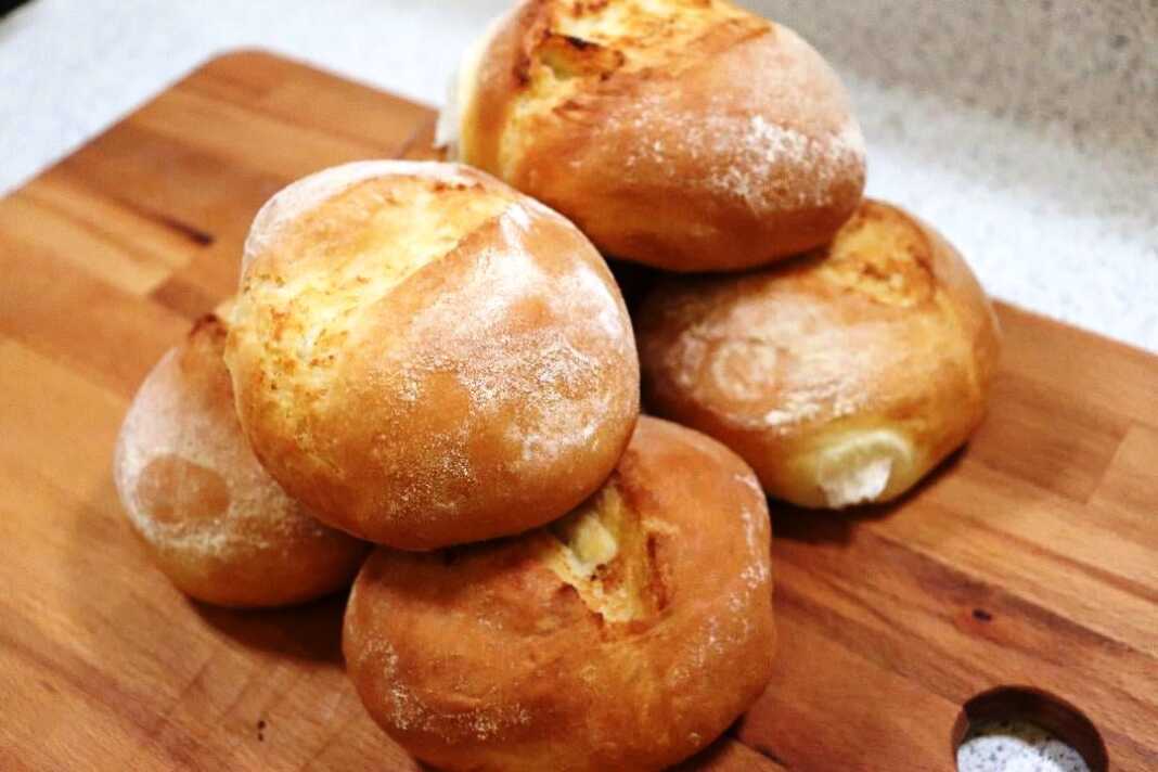 psomakaiGalaVoutiro Αφράτα ψωμάκια με γάλα και βούτυρο