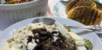 Η πιο απλή Μεσογειακή Σαλάτα...The simplest Mediterranean Salad