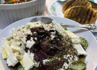 Η πιο απλή Μεσογειακή Σαλάτα...The simplest Mediterranean Salad