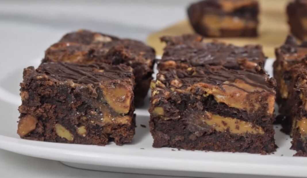 sokolatopitaKaramela0 Σοκολατόπιτα με καραμέλα και καρύδια