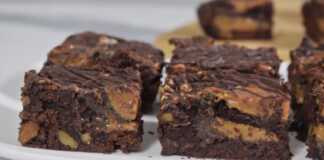 Σοκολατόπιτα με καραμέλα και καρύδια