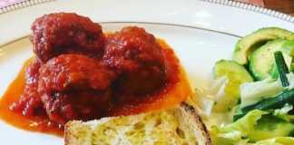 Τυροκεφτέδες σε σάλτσα ντομάτας