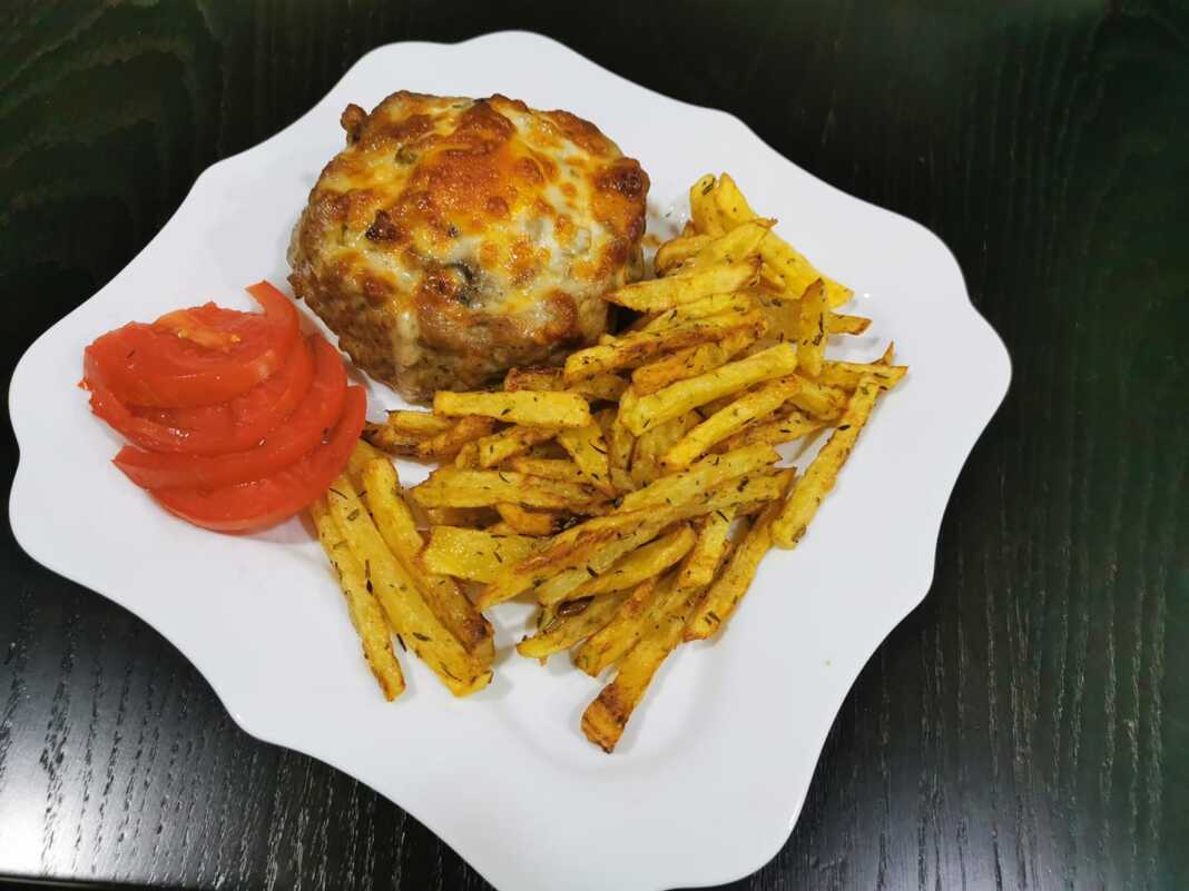 Φωλιές από Κιμά γεμιστές με μπέικον, μανιτάρια και αυγό.