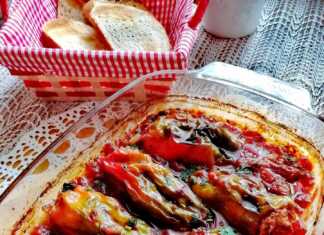 Γεμιστές πιπεριές με κιμά χοιρινό σε σάλτσα ντομάτας