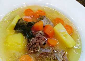 Κρεατόσουπα με Μοσχάρι: πλούσια και θρεπτική σούπα με κομμάτια κρέατος.