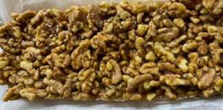 Τραγανό κροκάν με καρύδια