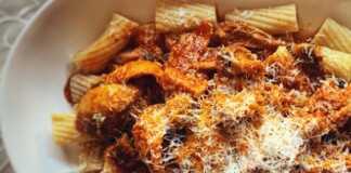 Κοτόπουλο με Ζυμαρικά Λευκό κρασί και μανιτάρια 