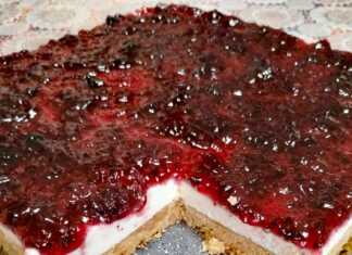 Ένα ταψί λαχταριστό cheesecake χωρίς ψήσιμο με μαρμελάδα φράουλα