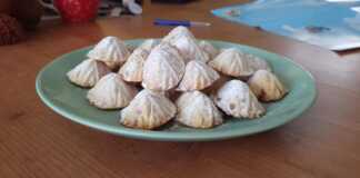 Μπισκοτάκια με γέμιση καρύδι