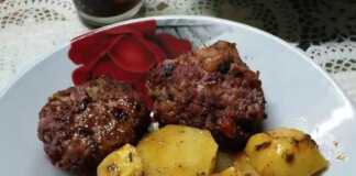 Τηγανητά κεφτεδάκια με πικαντικες πατάτες φούρνου