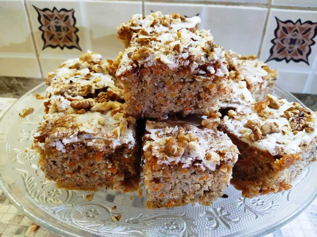 Kέικ με καρότα και πολλά καρύδια