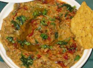 Μελιτζανοσαλάτα με ταχίνι, ελαιόλαδο, χυμό λεμονιού και μπαχαρικά.