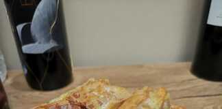 Μπακλαβάς με καρύδια και κρέμα ζαχαροπλαστικής Μπακλαβά με καρύδια και κρέμα ζαχαροπλαστικής