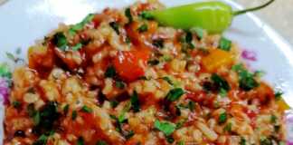 Ντομάτες με ρύζι και ελιές….τι πιο καλοκαιρινό Ένα πιάτο με αχνιστές Ντομάτες με Ρύζι και Ελιές, πασπαλισμένες με φρέσκο μαϊντανό