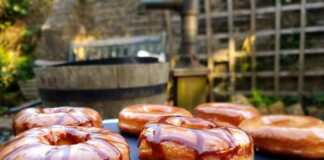 Λουκουμάδες με γλάσο καραμέλας