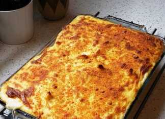 Λαχταριστό κομμάτι παστίτσιο με πλούσια στρώση μπεσαμέλ και κιμά σερβιρισμένο σε πιάτο