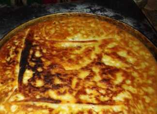 Μια ολοκληρη παραδοσιακή πατατόπιτα της Ροδόπης, με τραγανή κρούστα