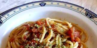 Μακαρονάδα με φρέσκια σάλτσα και ρίγανη