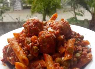 Κεφτεδάκια με αρακά και πένες