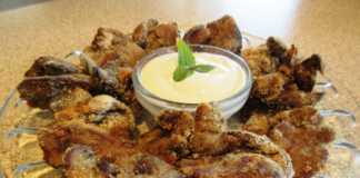 Συκωτάκια κοτόπουλου με φρυγανιά στο φούρνο μα σάλτσα σκόρδου