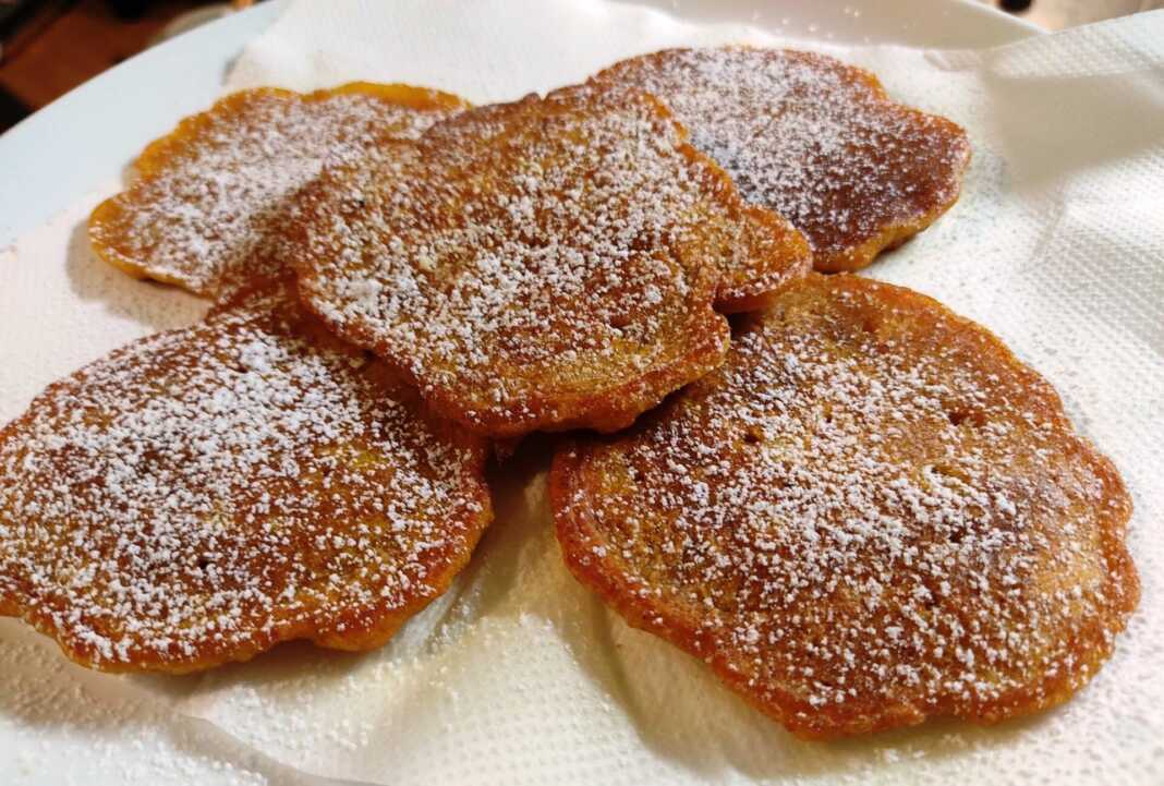 Ελαφρές τηγανίτες κολοκύθας πολύ καλές!