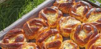 Τυροπιτάκια σε σχήμα Τριανταφυλλο Τυροπιτάκια Τριανταφυλλο