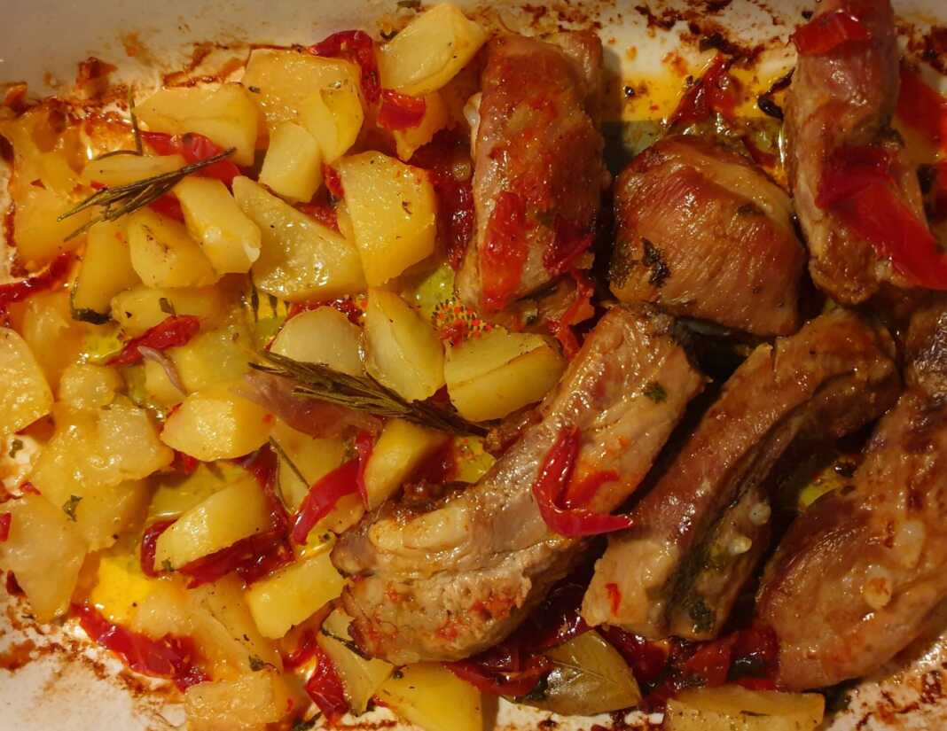 xoirinapaidakia Χοιρινά Παιδάκια με πατάτες