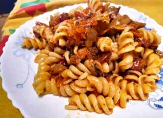 Ζυμαρικά με λουκάνικο και μανιτάρια