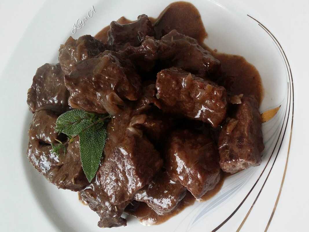 Μοσχαρι Κρασιου Μοσχαράκι με κόκκινο κρασί