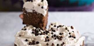 Γρήγορο κέικ σοκολάτας με κρέμα κανέλας