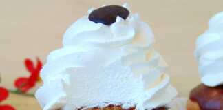 Κοκάκια με σαντιγί και σοκολάτα 